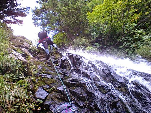 When we encounter waterfalls, we have two options: climbing directly or taking a high traverse to bypass the waterfall—a technique known as 