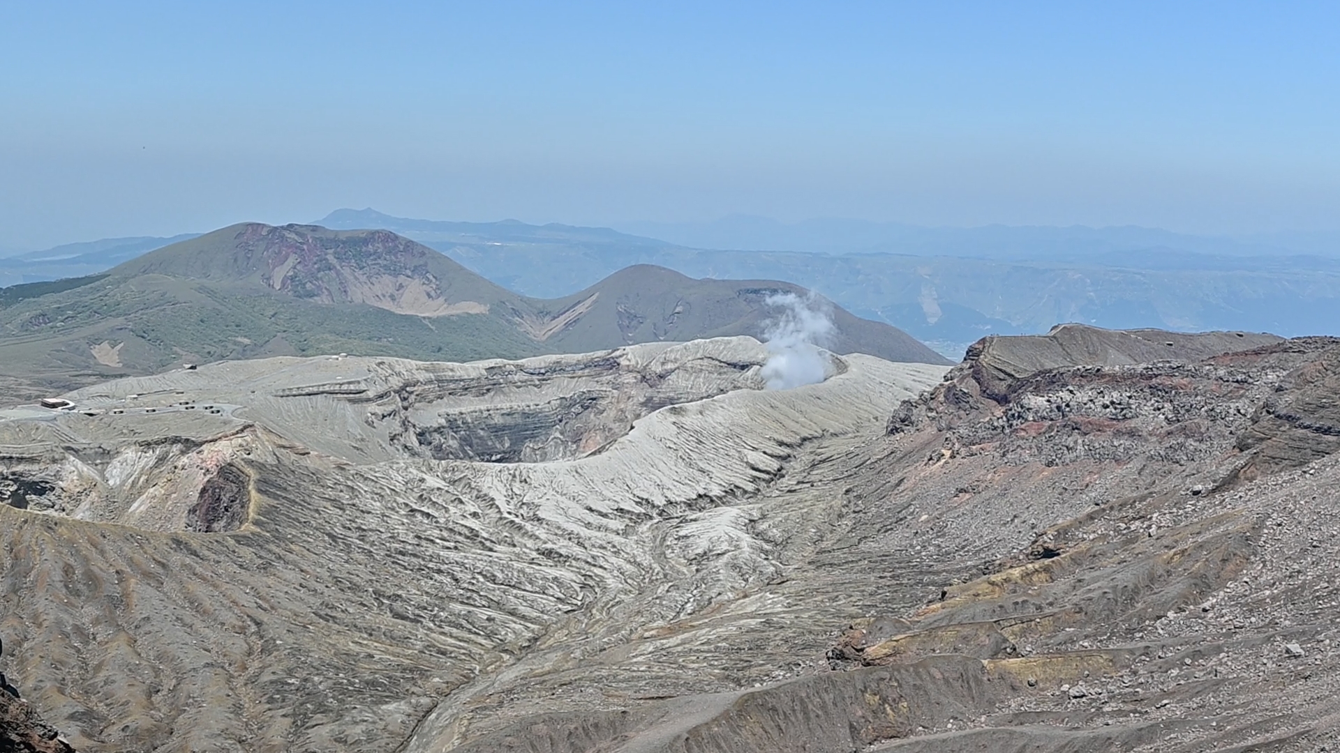 The hike itself takes six hours—roughly half a day—but staying a few extra days would make for an even richer experience. You'll have the chance to explore unique sights that can only be found here, such as the Volcano Museum, hot spring hopping, or the breathtaking waterfalls cascading from the lava plateau. 02