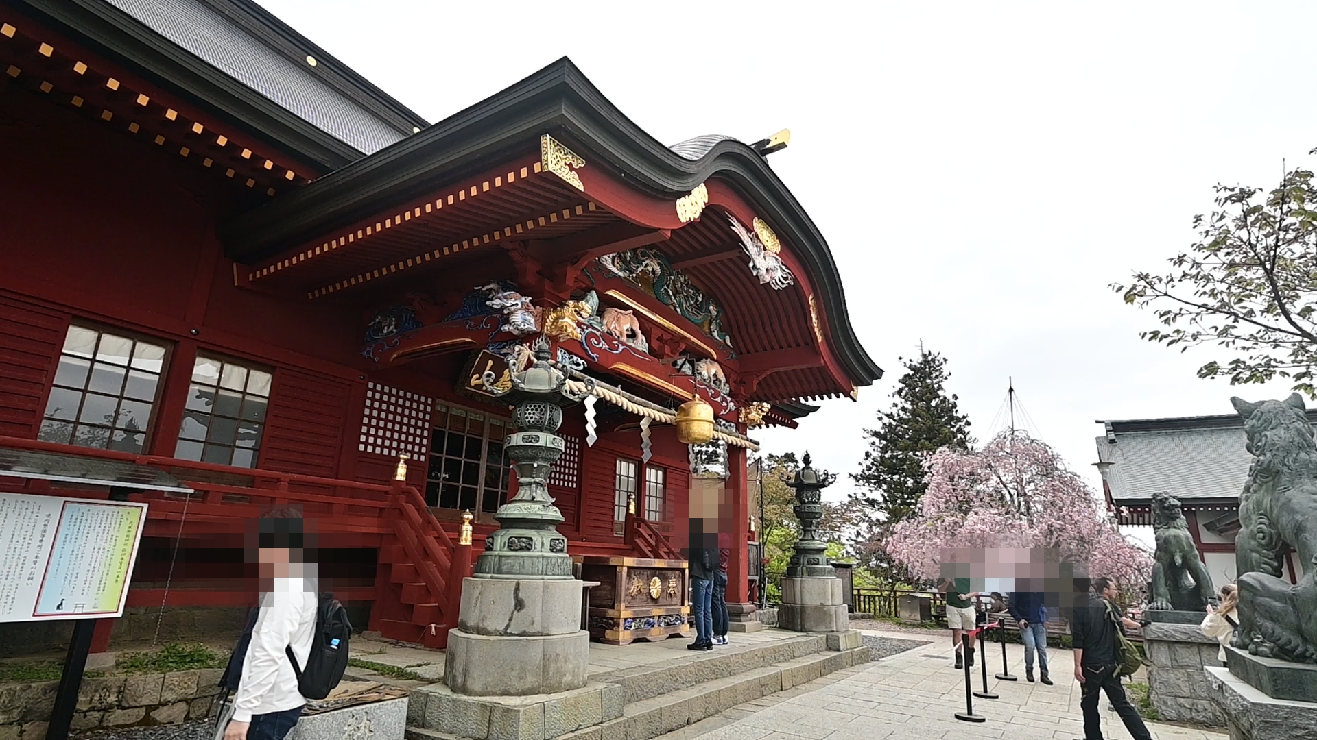 We love both nature and culture. If you have the chance, enjoying a meal or even staying overnight at one of these shrine lodgings is a wonderful experience. In the past, particularly during the Edo era, these lodgings served as accommodations for parishioners known as 