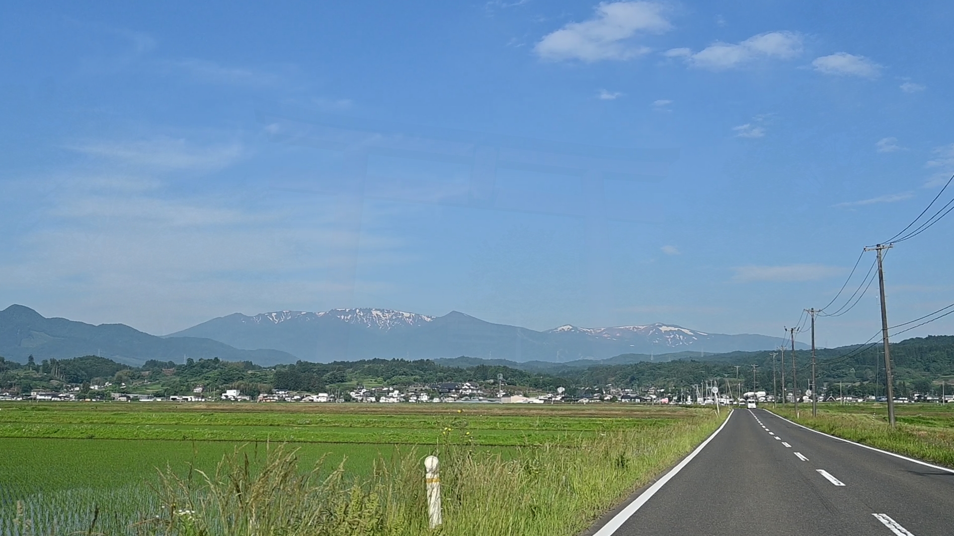 Zao spans two main areas: Miyagi Zao on the eastern side and Yamagata Zao on the western side. Among international tourists, Yamagata Zao is more widely known and tends to be crowded in winter due to its famous 'snow monsters'. However, both areas belong to the same mountain range, with no major differences in landscape, onsen quality, or trail accessibility.<br />
Personally, I would rather recommend Miyagi Zao more for my friends. It offers easier access from Tokyo and more availability in terms of accommodation, making it an ideal choice — especially as it remains relatively undiscovered by international travelers.<br />
<br />
It’s highly recommended to travel by car from either Sendai Station or Shiroishi-Zao Station to the trailhead at Kattadake Rest House. While public transportation technically exists, it tends to be inconvenient in Tohoku — just like in many other rural parts of Japan. 01