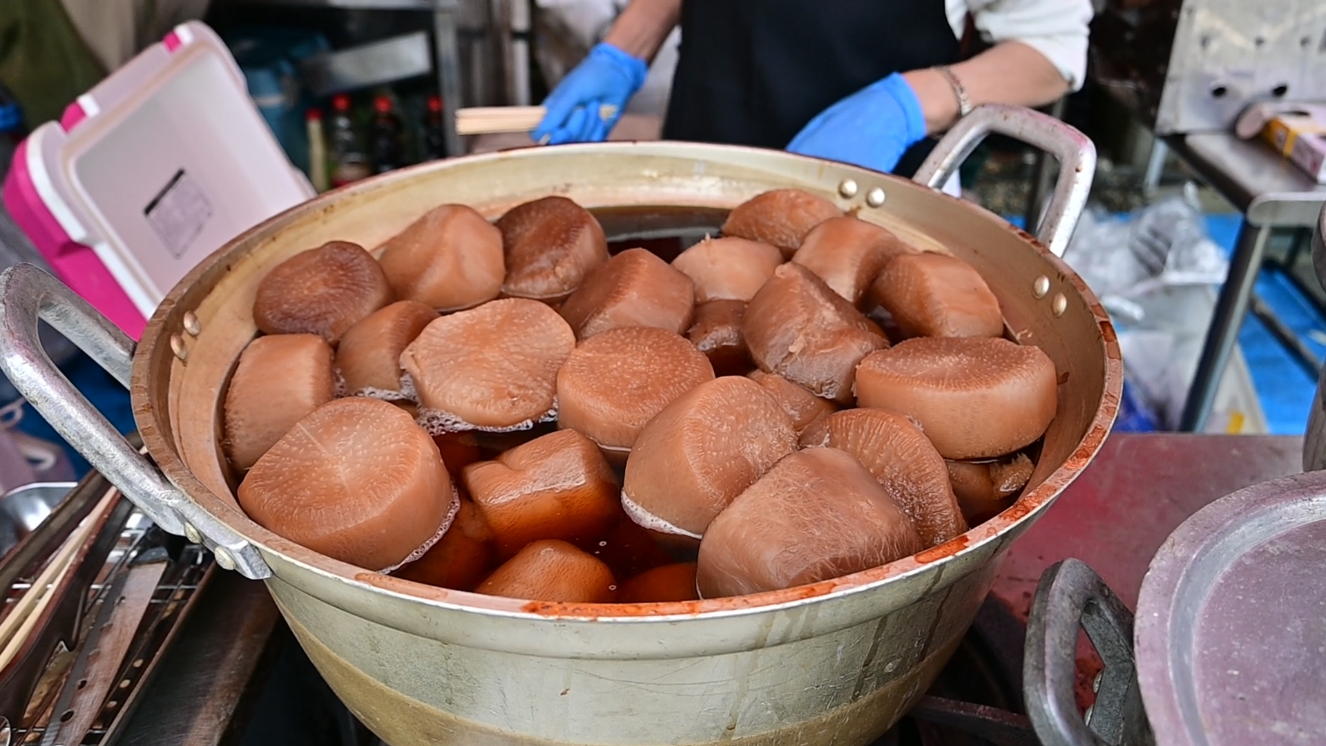 It’s not uncommon to come across local festivals in Tohoku during the summer. The most are small-scale folk celebrations organized by local communities. These festivals offer a perfect opportunity to savor truly local Japanese dishes — not the typical tourist fare like Sushi or Tempura, but the everyday foods enjoyed by locals. Sharing these meals is more than just eating, it’s a way to connect with the community and experience the fleeting charm of Tohoku’s short summer. 01