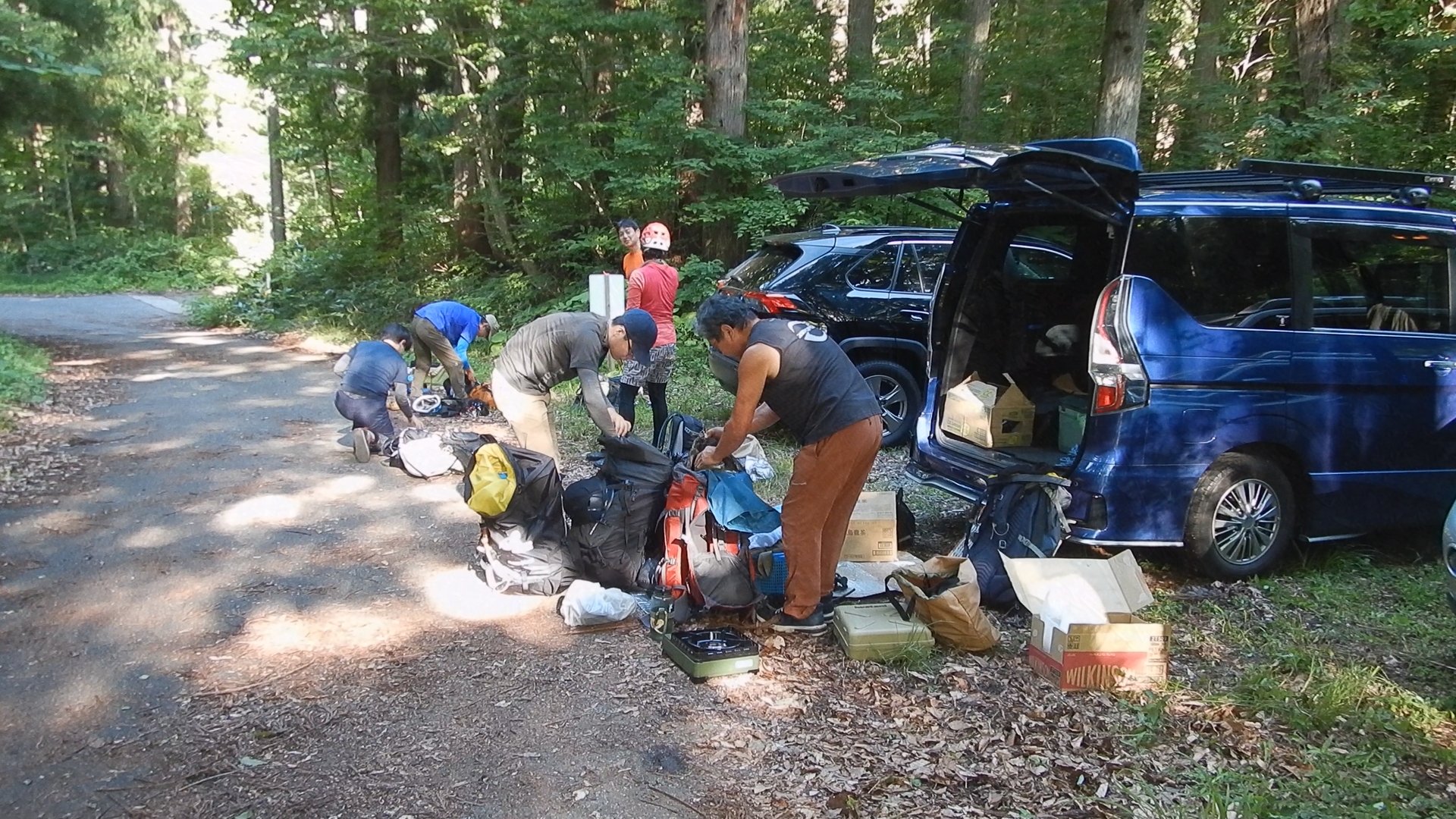 We approached the stream from the former Yunomata Onsen, now a ruin of an old hot‑spring facility, and climbed up to the ridge between Mt. Takamatsu and Mt. Torage. According to the hiking map, we expected a trail to be available, but it hadn’t been maintained for at least five years and was heavily overgrown. It took us more than twice the expected time to reach the drop‑in point for our target stream, the left tributary of the Akayumata. Because of that delay, we had already given up on reaching Mt. Torage the next day and had to start thinking about a Plan B to get out of the wilderness. 01