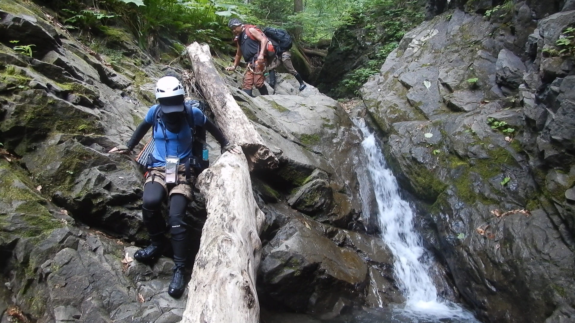 The next day, we climbed up the right tributary of the Akayumata to return to our entry point, but it turned into a real adventure. The final 500 meters to the ridge were especially tough, heavily overgrown with dense undergrowth and steep enough to require solid climbing skills, so it took us much longer than expected. Two of the four members were injured after the climbing section, and we finally made it back to the entry point around 8:00 PM, in the dark.<br />
<br />
Still, we made it out alive with only limited injuries. Given the circumstances, it was the greatest achievement we could have hoped for on such an adventure. 02